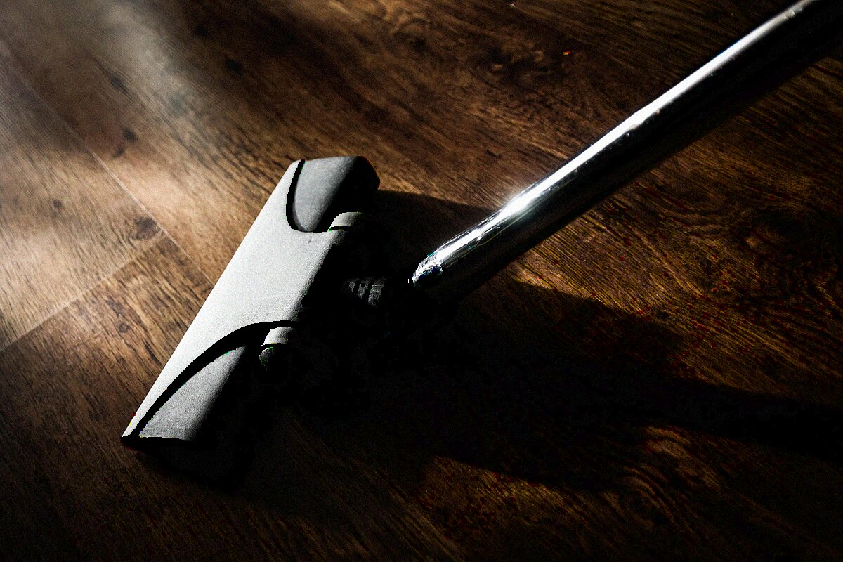 An extraction head being drawn across a hardwood floor